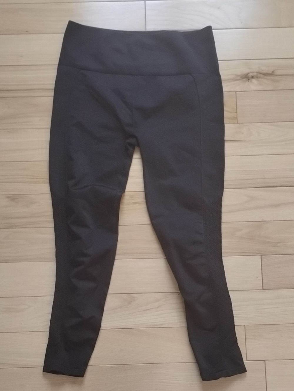 Fabletics Lexi PowerHold Mesh High Waisted Capri Leggings Black Size Medium